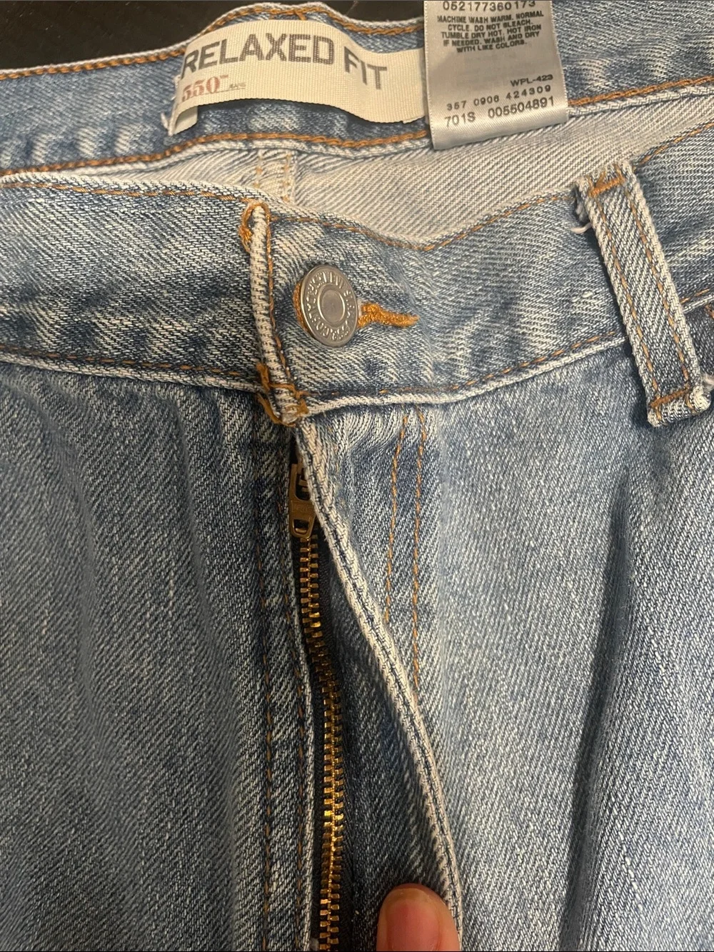 Levi's Men's Light Wash Straight Jeans - Classic Blue Denim